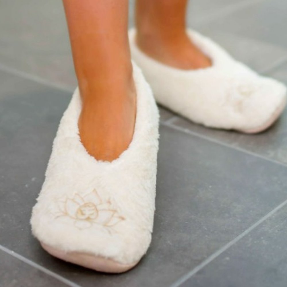 Breathe Lotus Footsie Slippers - Ivory